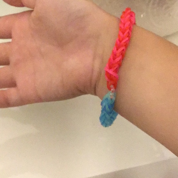 New handmade red and blue loom rubber band bracelet - Picture 3 of 3